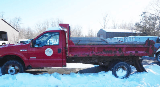 Image of Ford F-350 equipment image 1