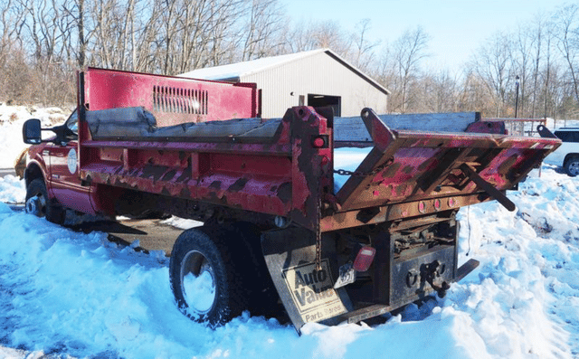 Image of Ford F-350 equipment image 2