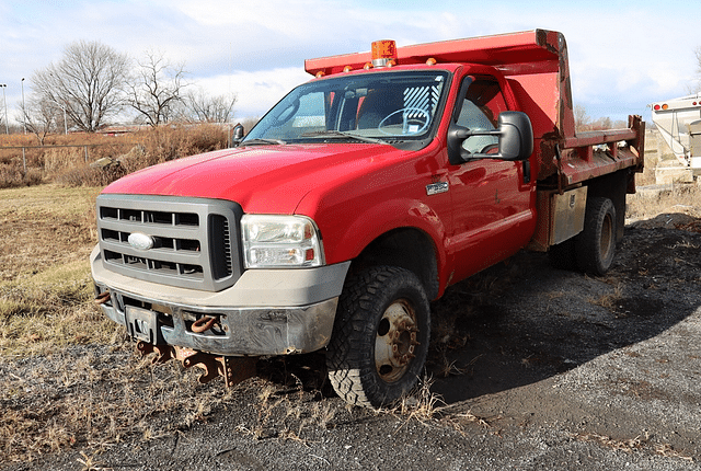 Image of Ford F-350 equipment image 1