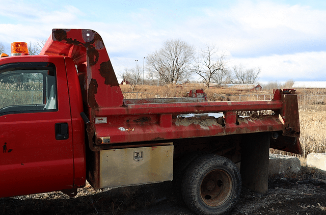 Image of Ford F-350 equipment image 3