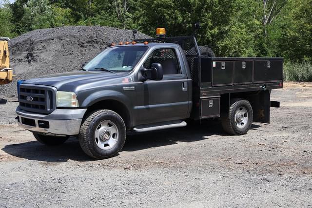 Image of Ford F-350 equipment image 1