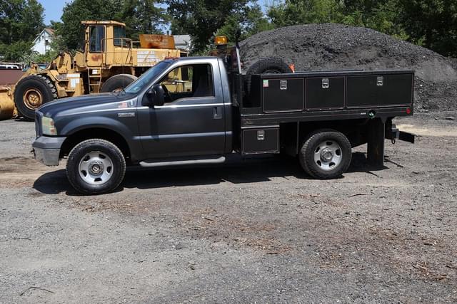 Image of Ford F-350 equipment image 2
