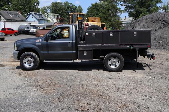 Image of Ford F-350 equipment image 3