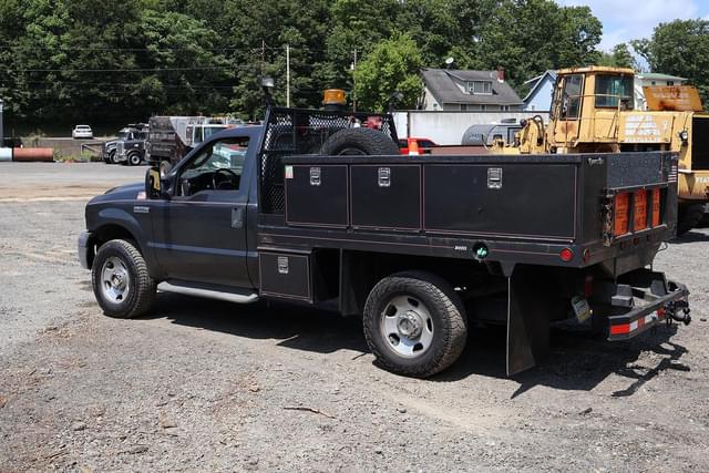 Image of Ford F-350 equipment image 4
