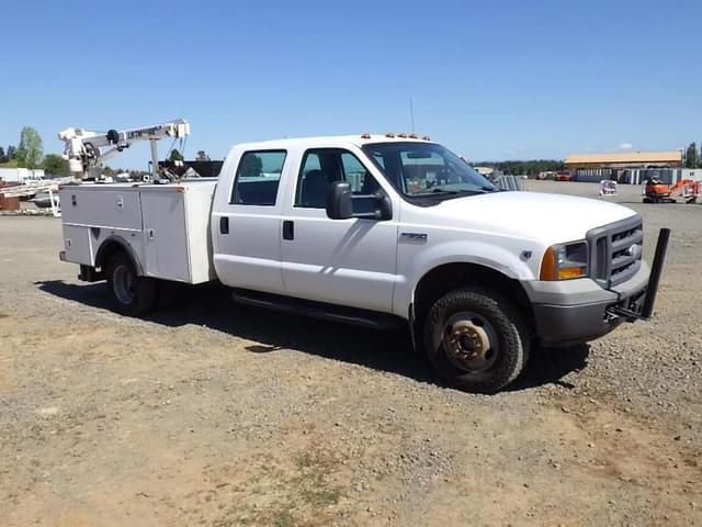 Image of Ford F-350 equipment image 1