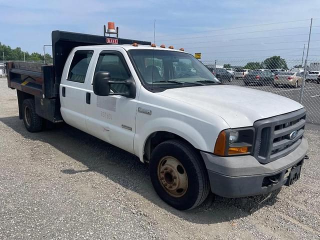 Image of Ford F-350 equipment image 3