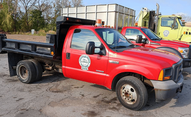 Image of Ford F-350 equipment image 4