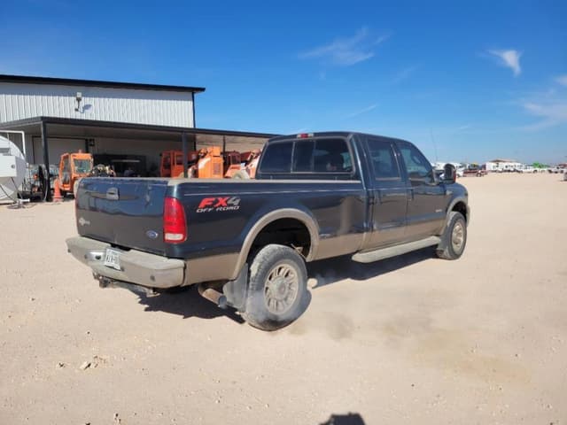 Image of Ford F-350 equipment image 4