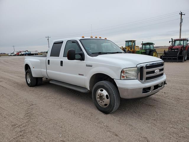 Image of Ford F-350 equipment image 1