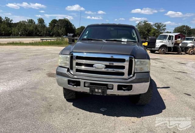 Image of Ford F-350 equipment image 1