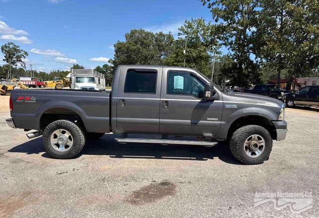 Image of Ford F-350 equipment image 3