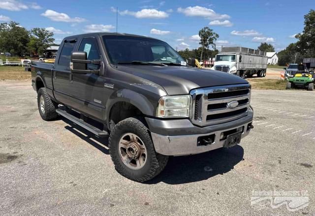 Image of Ford F-350 equipment image 2