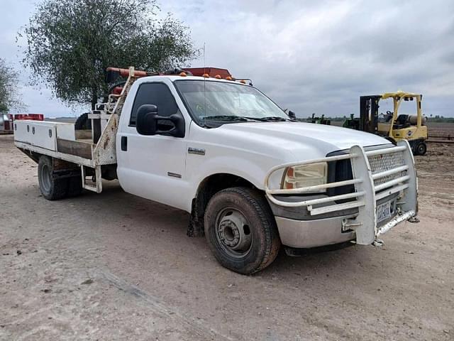 Image of Ford F-350 equipment image 1