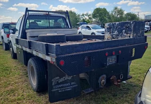 Image of Ford F-350 equipment image 3