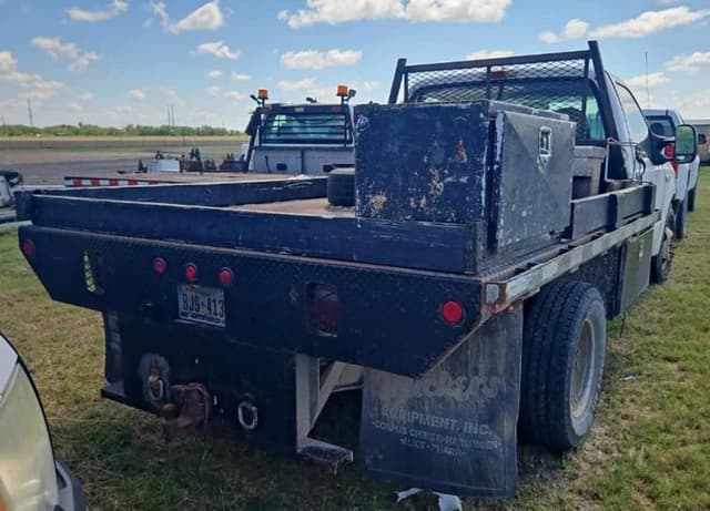 Image of Ford F-350 equipment image 2