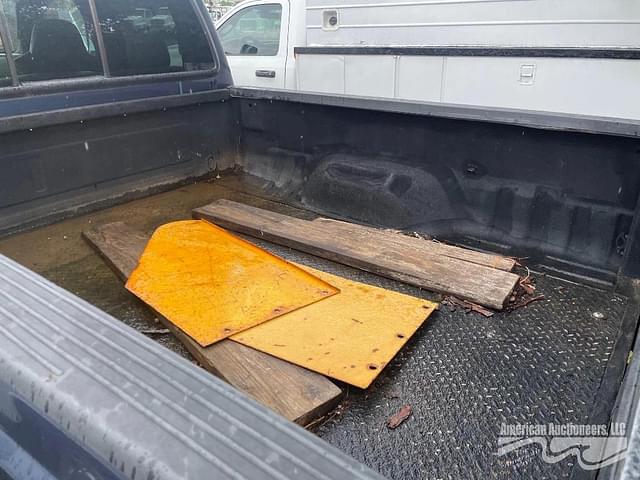 Image of Ford F-350 equipment image 4