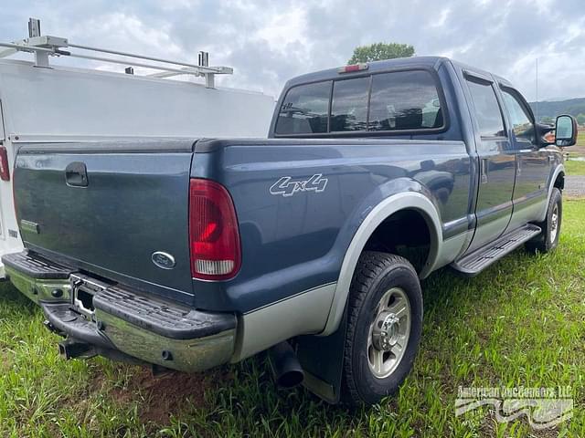 Image of Ford F-350 equipment image 2