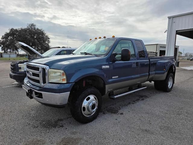 Image of Ford F-350 equipment image 1