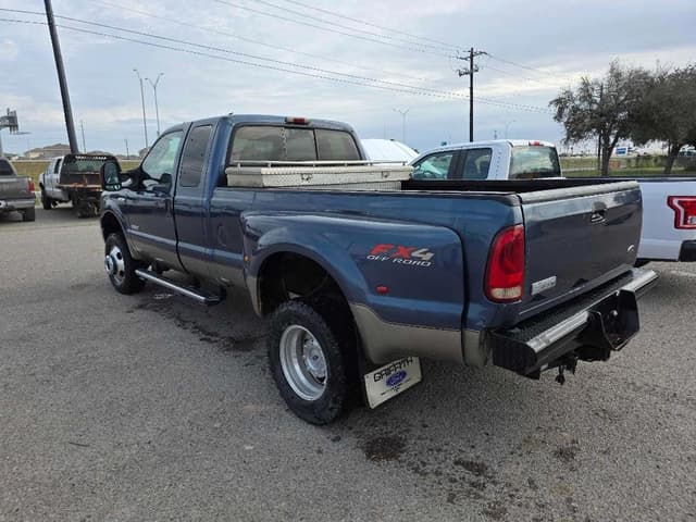 Image of Ford F-350 equipment image 2