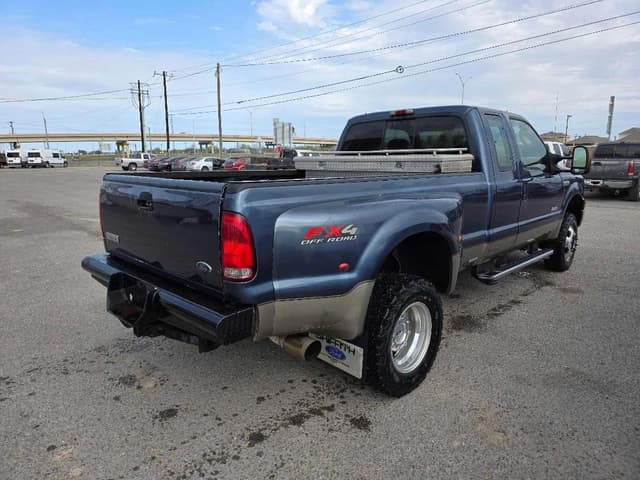 Image of Ford F-350 equipment image 3