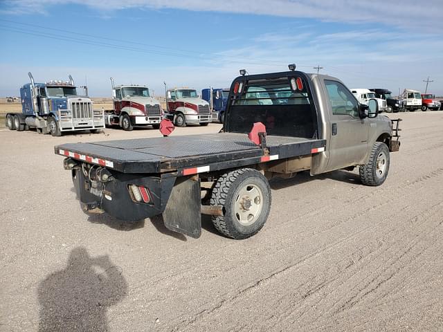 Image of Ford F-350 equipment image 2