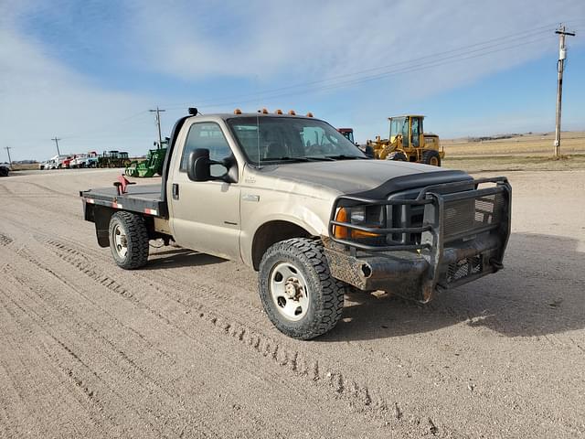 Image of Ford F-350 equipment image 1