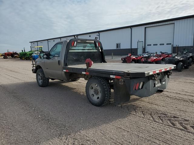 Image of Ford F-350 equipment image 3