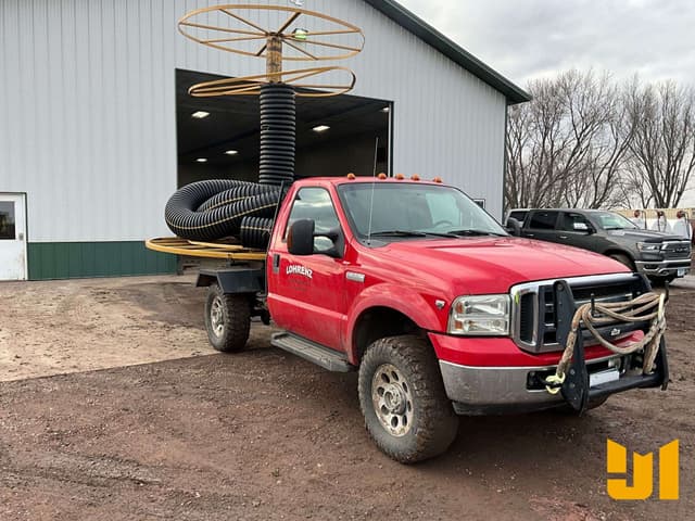 Image of Ford F-350 equipment image 2