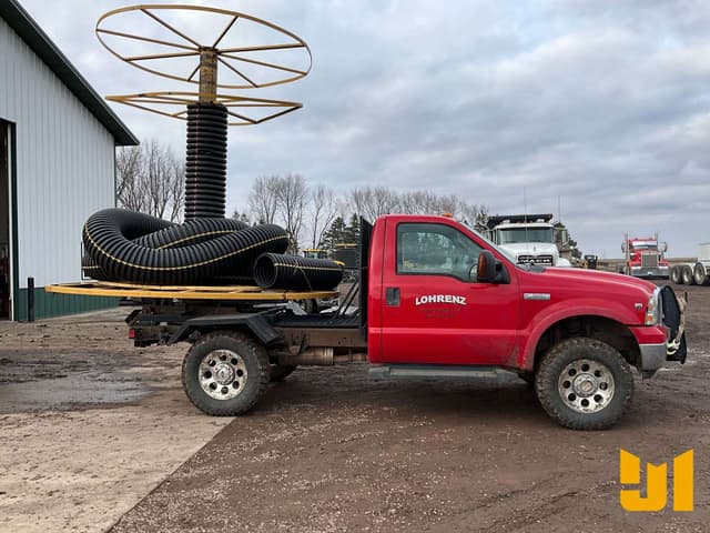 Image of Ford F-350 equipment image 3