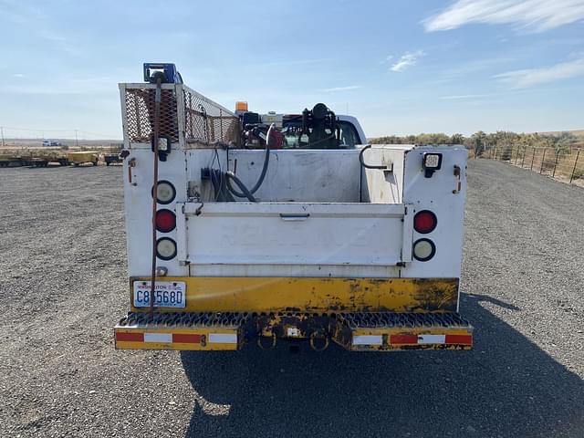 Image of Ford F-350 equipment image 3