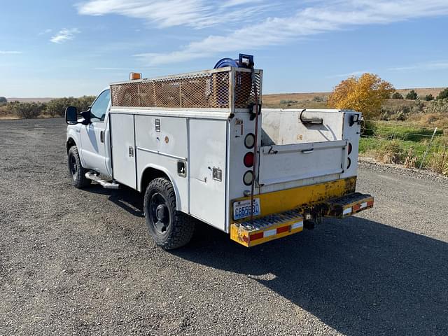 Image of Ford F-350 equipment image 2