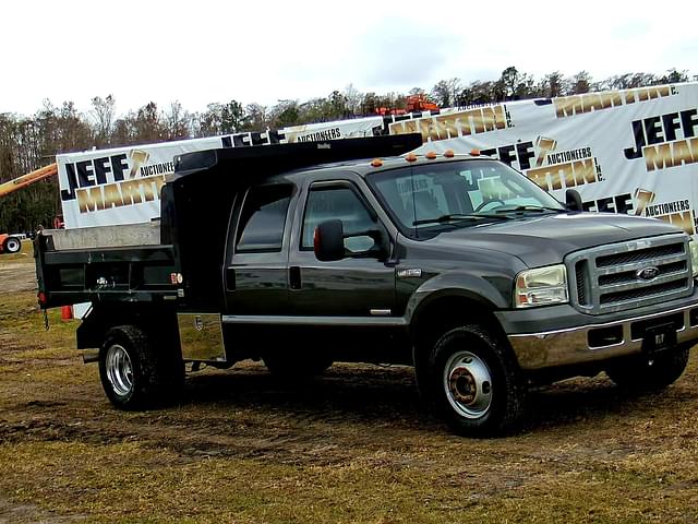 Image of Ford F-350 equipment image 2