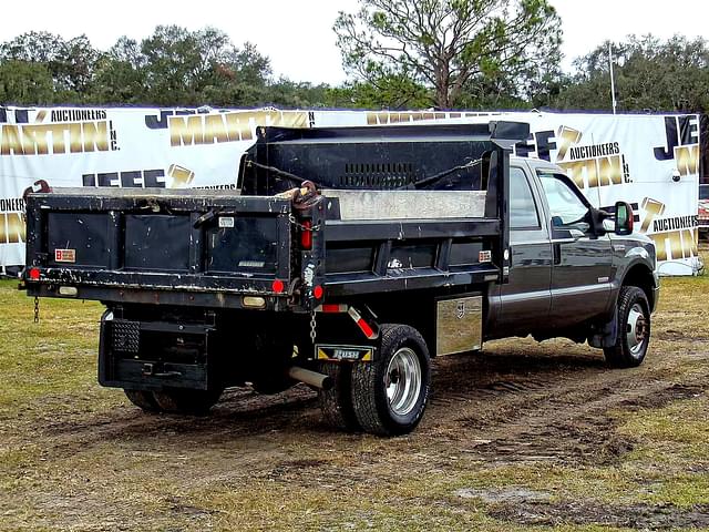 Image of Ford F-350 equipment image 4