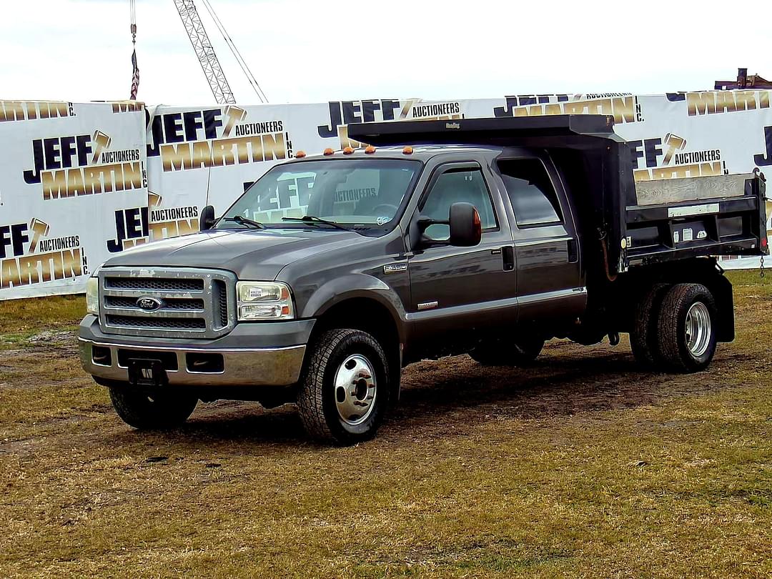 Image of Ford F-350 Primary image