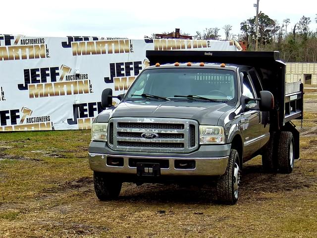 Image of Ford F-350 equipment image 1