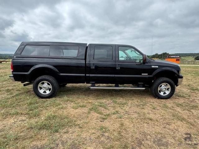 Image of Ford F-350 equipment image 2