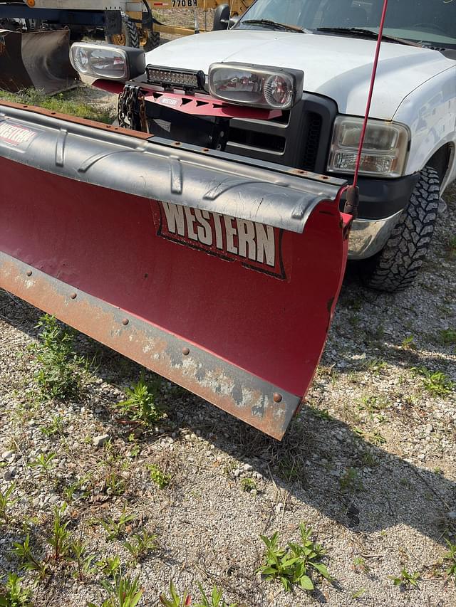 Image of Ford F-350 equipment image 1