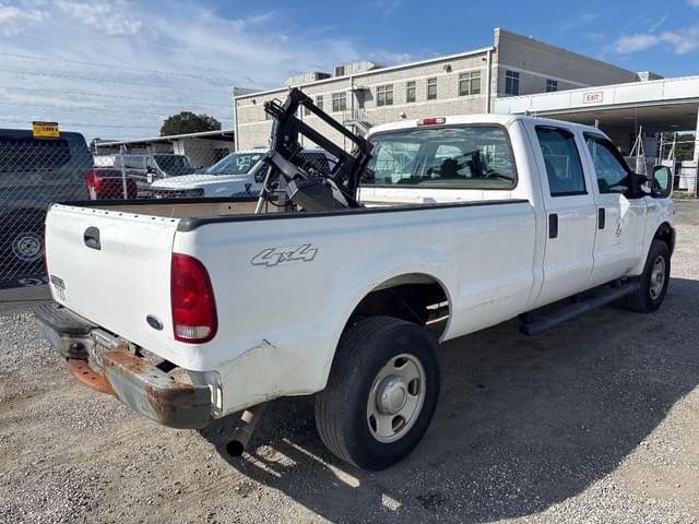 Image of Ford F-350 equipment image 2