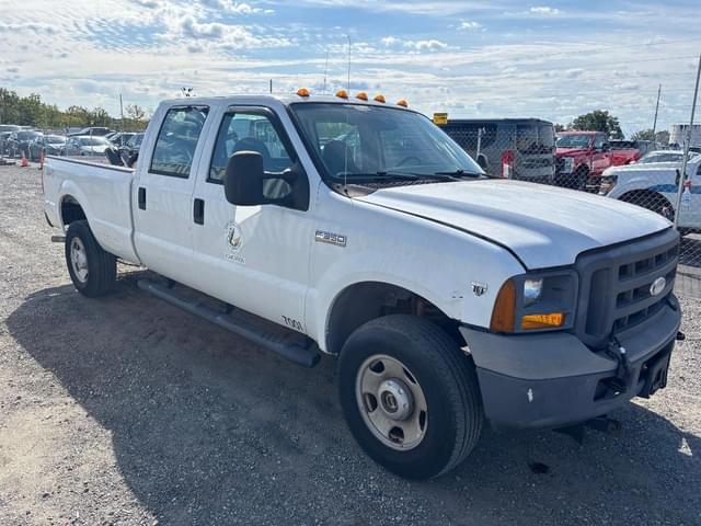 Image of Ford F-350 equipment image 3