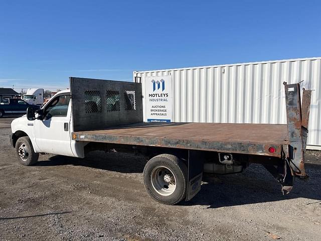 Image of Ford F-350 equipment image 1