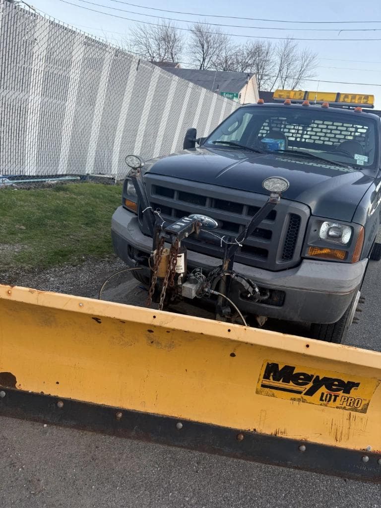 Image of Ford F-350 Primary image