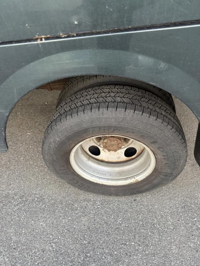 Image of Ford F-350 equipment image 2