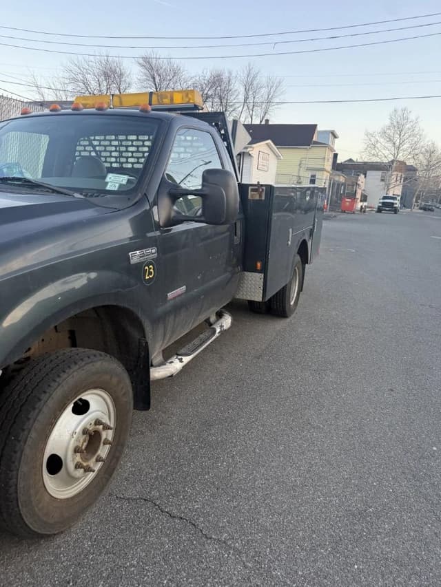 Image of Ford F-350 equipment image 3