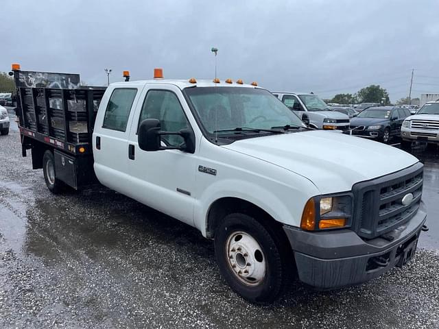 Image of Ford F-350 equipment image 3