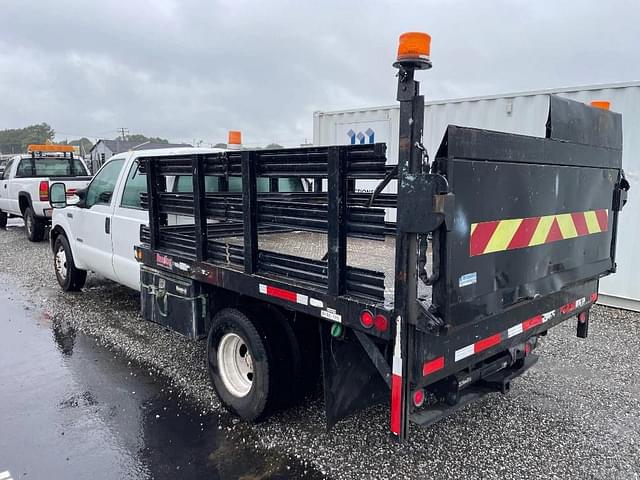 Image of Ford F-350 equipment image 1