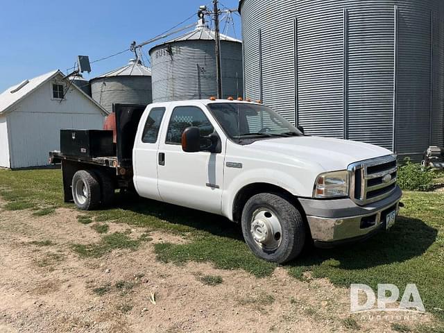 Image of Ford F-350 equipment image 1