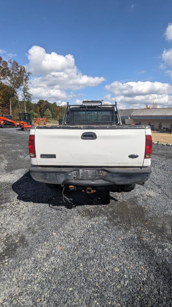Image of Ford F-350 equipment image 3