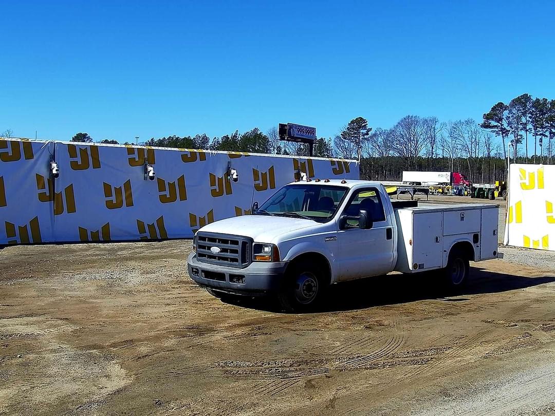 Image of Ford F-350 Primary image