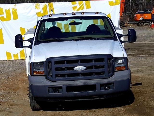 Image of Ford F-350 equipment image 2