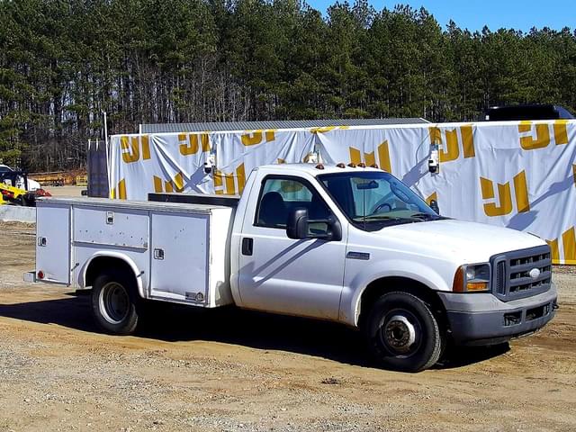 Image of Ford F-350 equipment image 3